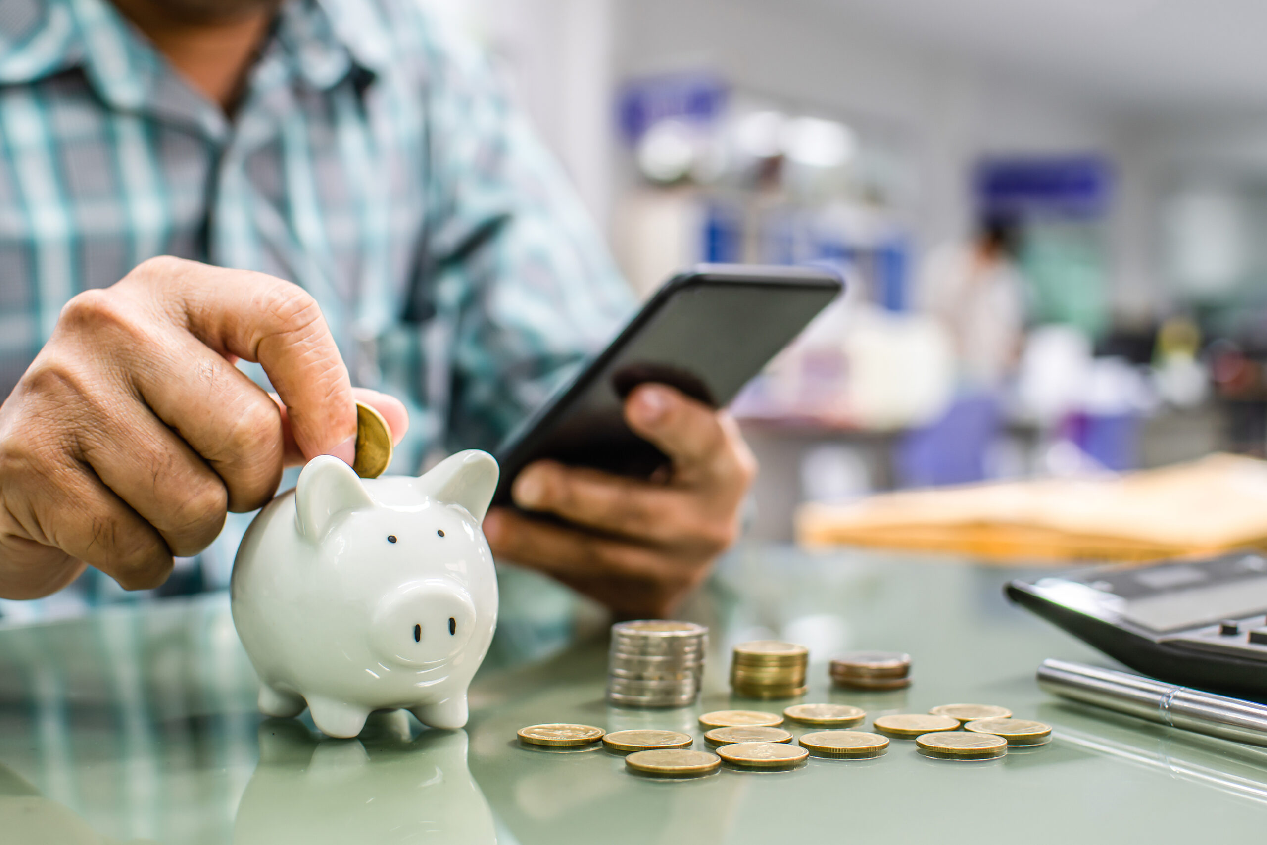 The Difference Between a Checking Account and Savings Account
