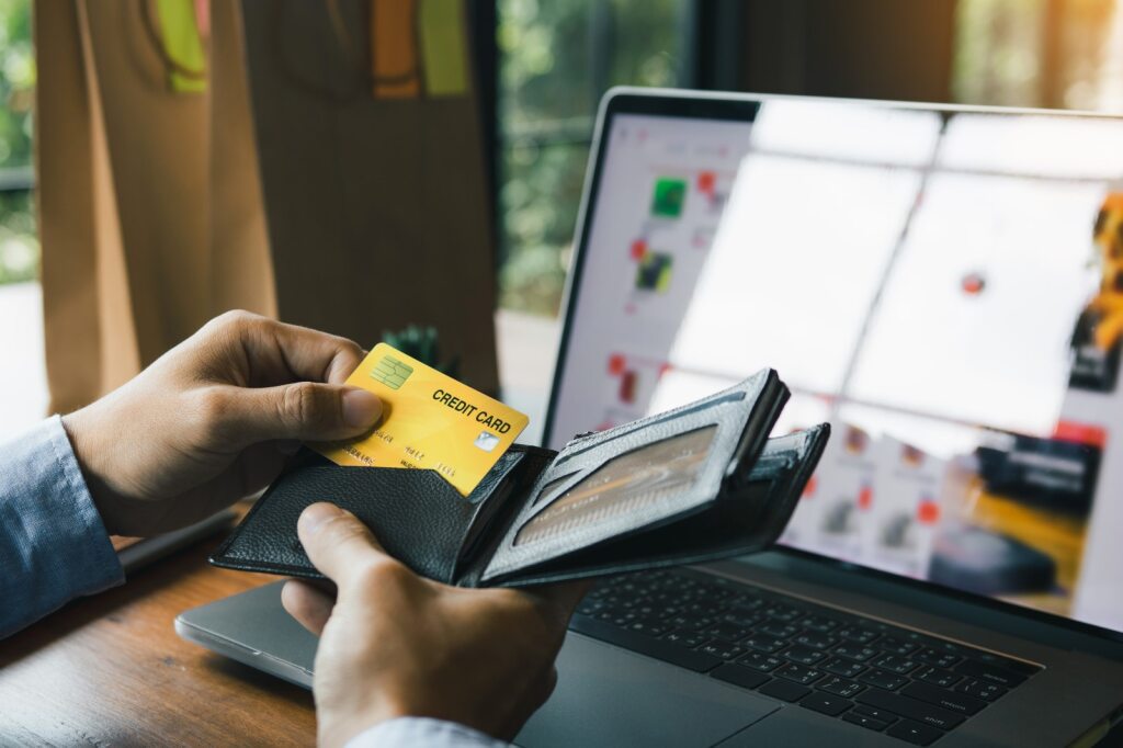 How to Use a Credit Card Without Falling Into Debt 